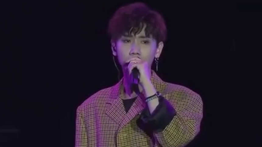 汪苏泷亚洲音乐盛典LIVE《全世界陪我失眠》，深情演唱好听到哭！
