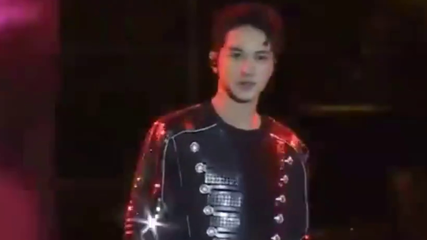许魏洲亚洲音乐盛典LIVE《放》燃炸，白粥们的尖叫声在哪里！