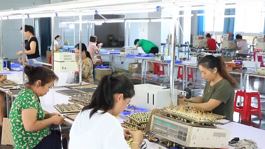 （壮丽70年 奋斗新时代）湖南发展成就巡礼 怀化：把安置点建在产业带上