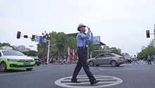 5年吹坏108只口哨