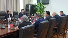 杨浩东召开座谈会 祝贺主题雕塑《伟业》获“中国美术奖”特别奖