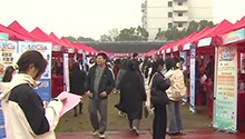 春雨浇不灭求职的热情 长沙各高校开展春季招聘会